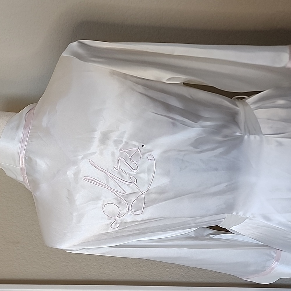 NEW MRS Satin Bridal Embroidered Robe and Chemise Nightgown Set, Linea Donatella - Picture 7 of 9